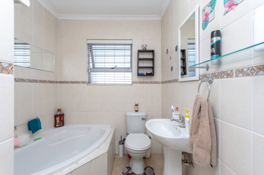 3 Bedroom Property for Sale in Windsor Park Estate Western Cape